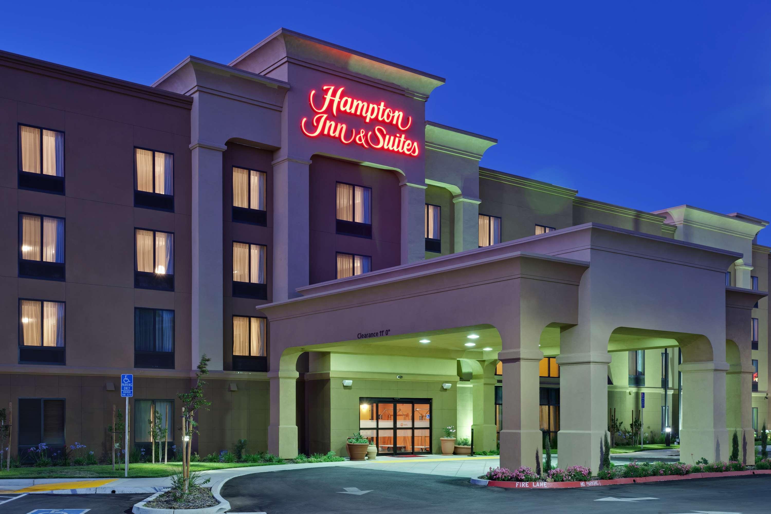 Hampton Inn & Suites Fresno - Northwest Herndon Bagian luar foto